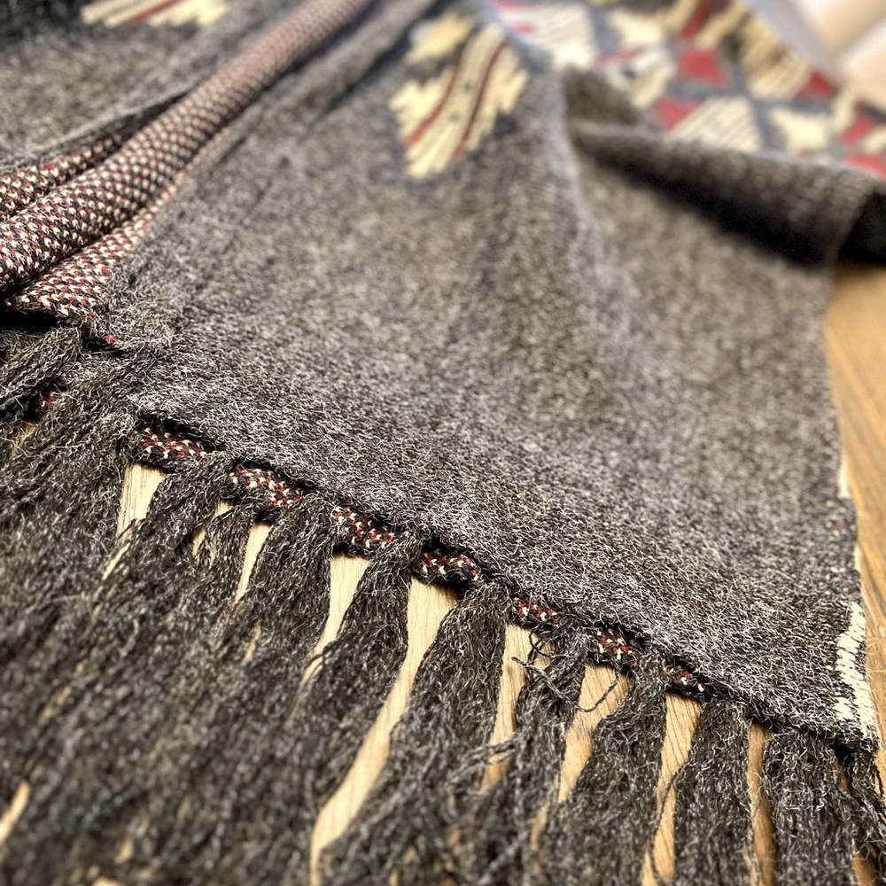 NWOT Cozy Charcoal Grey Tribal Print Open Front Knit Poncho - Picture 9 of 14